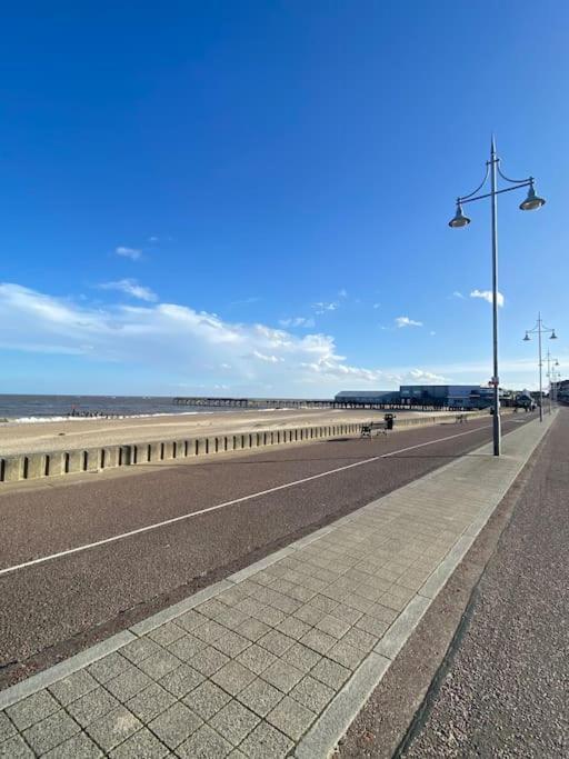 The Beach Suite - Top Floor With Easy Invest Lowestoft Exterior foto